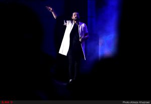 اجرای امیر عباس گلاب در سومین شب جشنواره موسیقی فجر