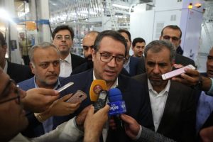 در تولید چادر مشکی به خودکفایی می رسیم