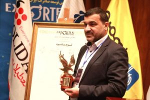 فولاد خوزستان نشان عقاب طلایی را دریافت کرد