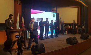 دریافت تندیس ملی مسئولیت‌پذیری اجتماعی در فولاد خوزستان