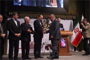 «فخوز» تندیس بلورین دهمین همایش جایزه ملی مدیریت مالی ایران را دریافت کرد