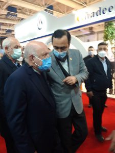 بازدید وزیر نفت از غرفه هلدینگ خلیج‌فارس در نمایشگاه ایران پلاست