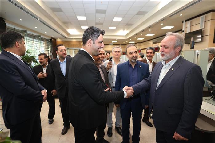 مشتریان بانک آینده سابق، مشتری بانک ملی شدند مشتریان بانک آینده سابق، مشتری بانک ملی شدند