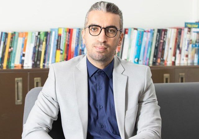 احمدی: مدیریت بازگشایی بازار سهام